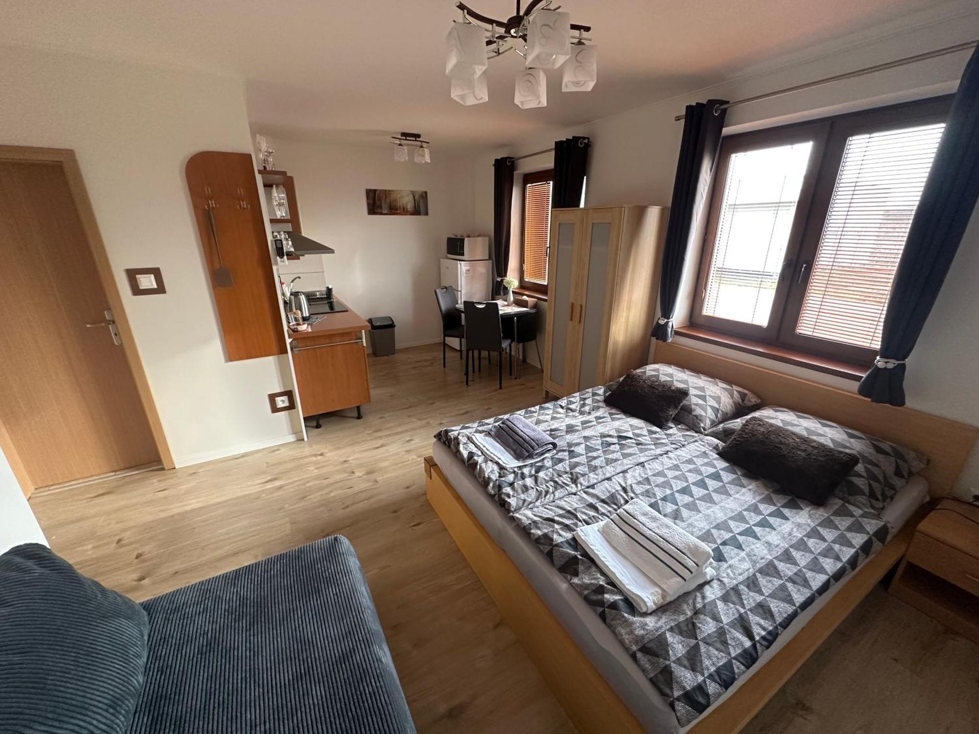 Apartman Losonci Nesvady- Pre 2 Osoby Studio Экстерьер фото