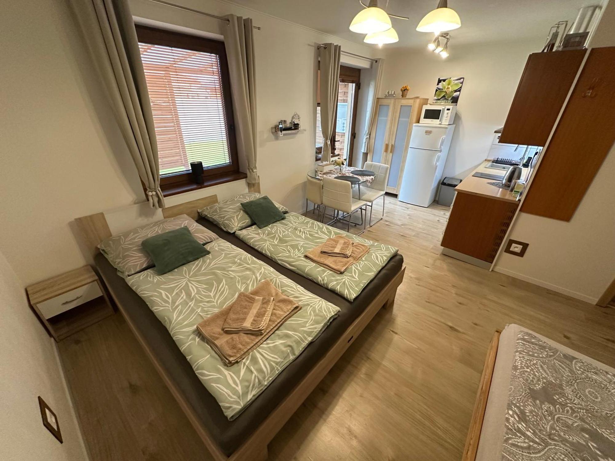 Apartman Losonci Nesvady- Pre 2 Osoby Studio Экстерьер фото